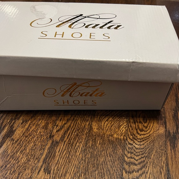 Mata Broadwalk Sandals! Size 8.5. Runs a little big. - Picture 5 of 6